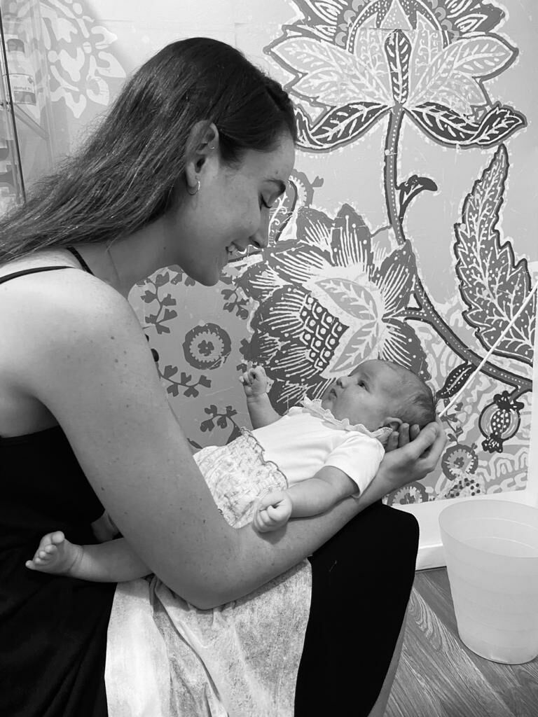 Imagen de Mano a Mano | Fisioterapia Pediátrica. Asesora de Lactancia y Porteo Ergonómico. Huelva.