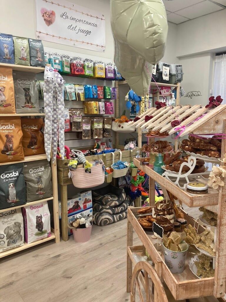 Imagen de Ladrando Voy Maullando Vengo