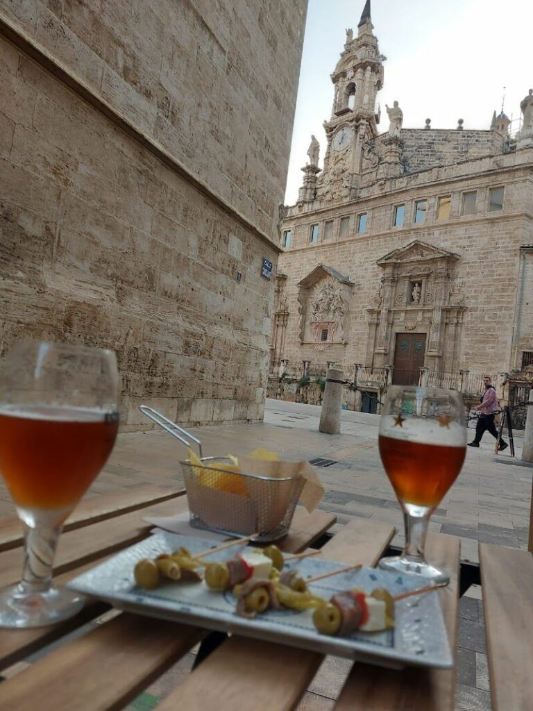 Imagen de Mientras Tanto – Restobar • Tapas • Drinks