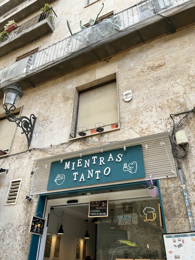 Imagen de Mientras Tanto – Restobar • Tapas • Drinks