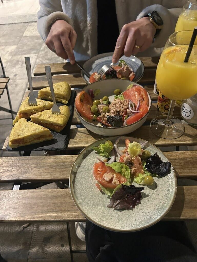 Imagen de Mientras Tanto – Restobar • Tapas • Drinks