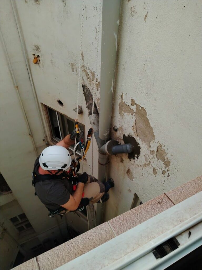 Imagen de Raúl Fenoll Fontanería Electricidad , Trabajos Verticales y Otros Servicios del Hogar