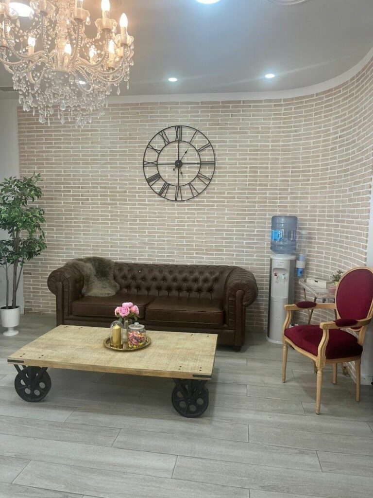 Imagen de Vènere Studio Sevilla | Extensiones de Pestañas y Cejas