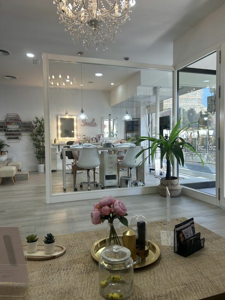 Imagen de Vènere Studio Sevilla | Extensiones de Pestañas y Cejas