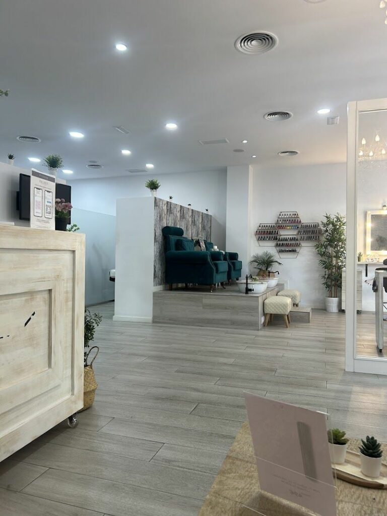 Imagen de Vènere Studio Sevilla | Extensiones de Pestañas y Cejas
