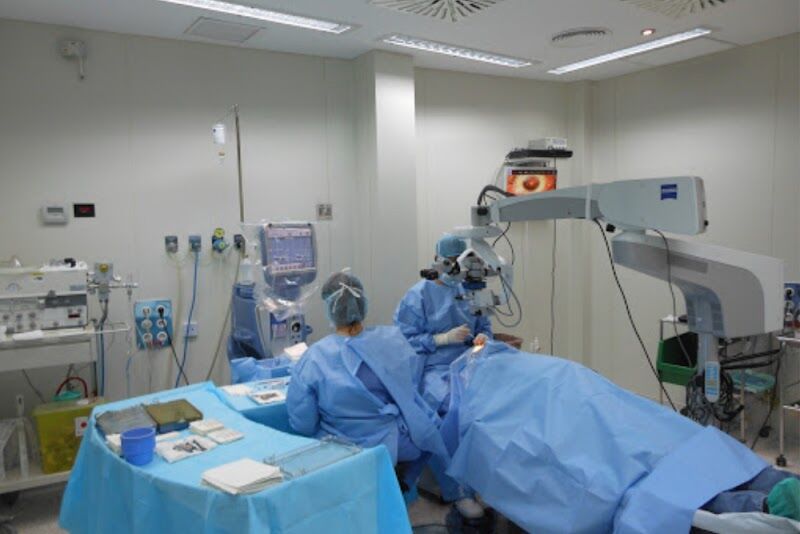 Imagen de Dr. Adrián Hernández Martínez Oftalvist Sevilla