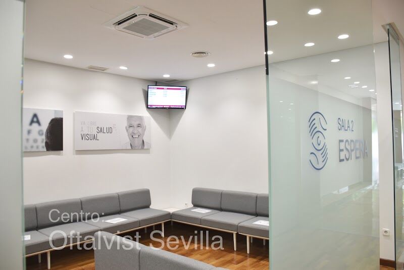 Imagen de Dr. Adrián Hernández Martínez Oftalvist Sevilla