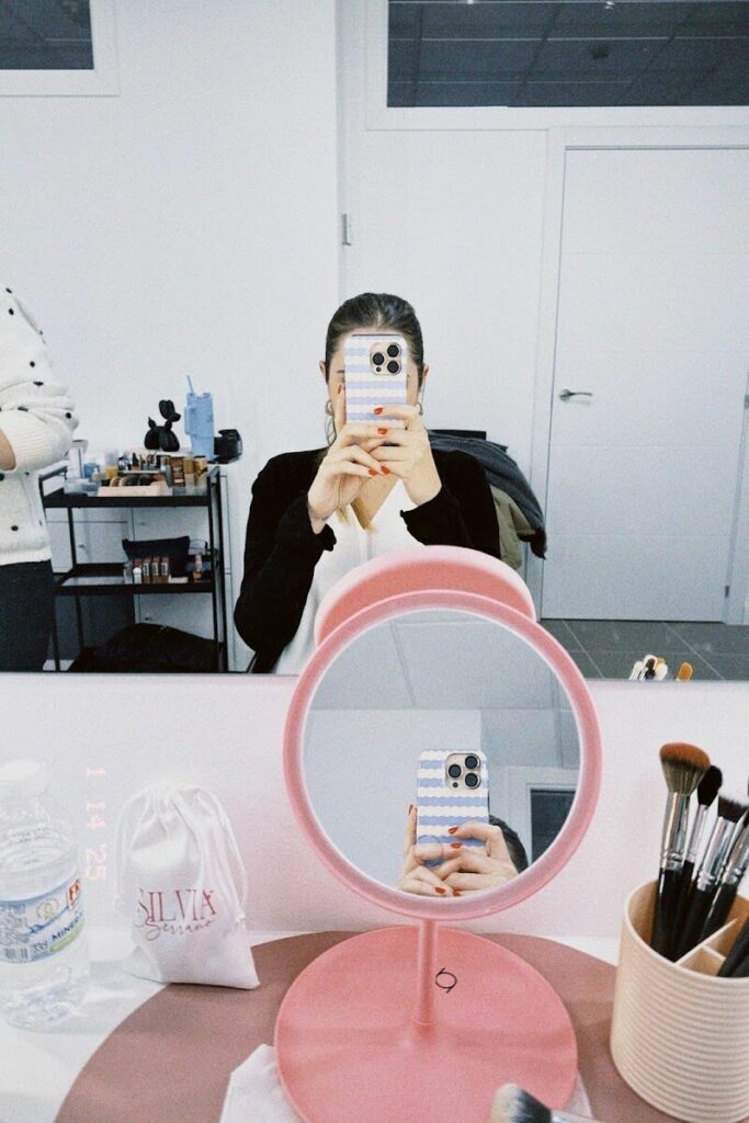 Imagen de Silvia Serrano – Maquillaje y Peinados para Novias y Eventos – Formación de Maquillaje