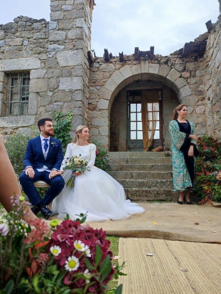 Imagen de Uniendoficiante, Maestra de Ceremonias.