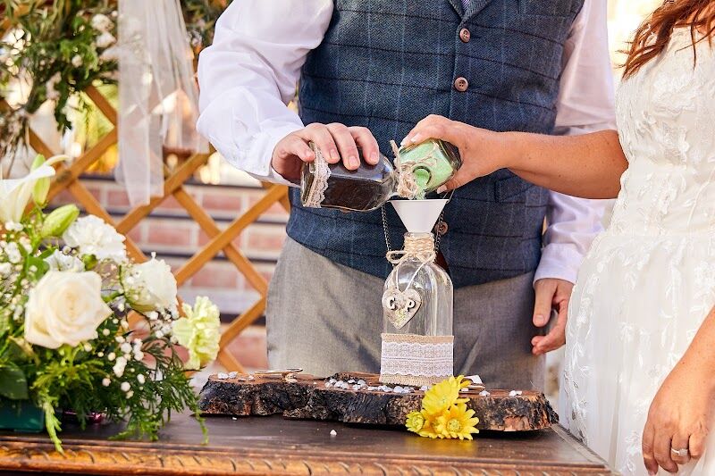 Imagen de Uniendoficiante, Maestra de Ceremonias.