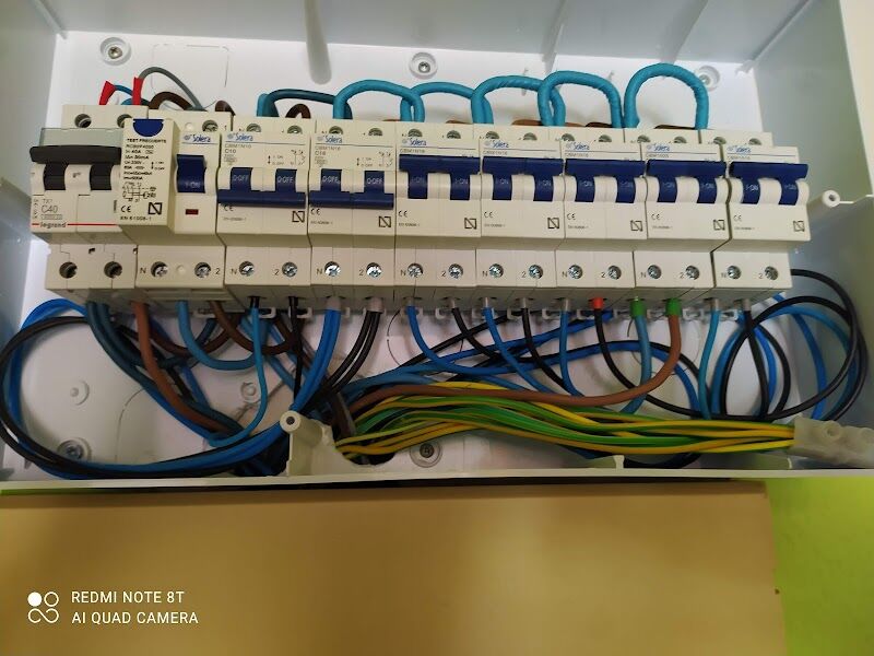 Imagen de Instalaciones Louvon: Servicios de Electricistas y Reformas de Viviendas