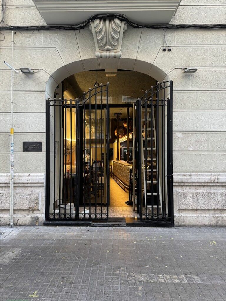 Imagen de Bar de Vino – Vino, Jamon y Queso