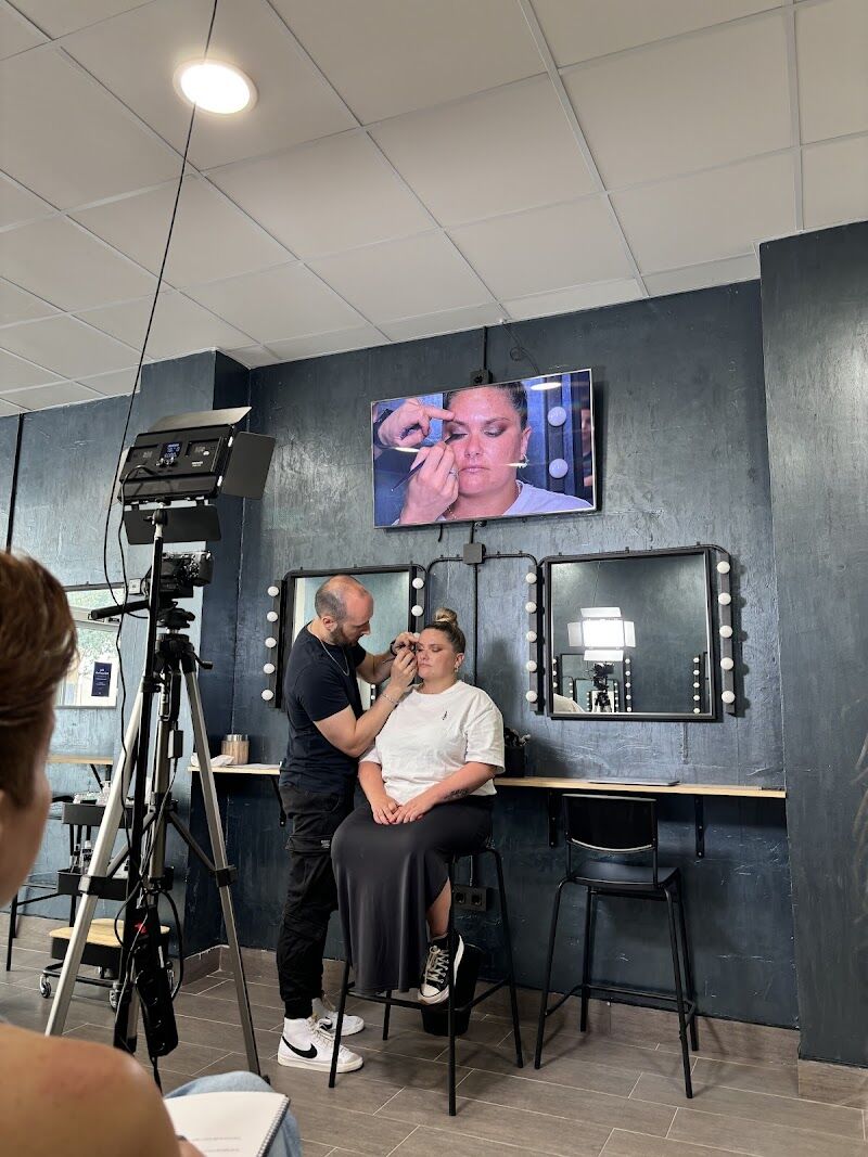 Imagen de Javier Romero – Elite Makeup Studio. Formación en Maquillaje y Emprendimiento
