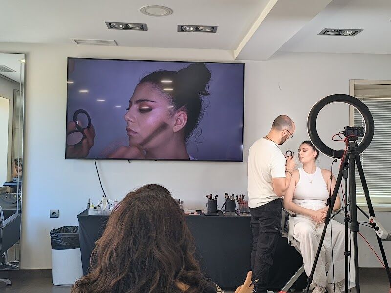 Imagen de Javier Romero – Elite Makeup Studio. Formación en Maquillaje y Emprendimiento