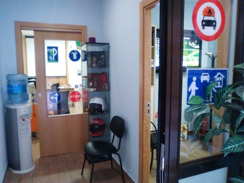 Imagen de negocio en Autoescuela en Cobisa