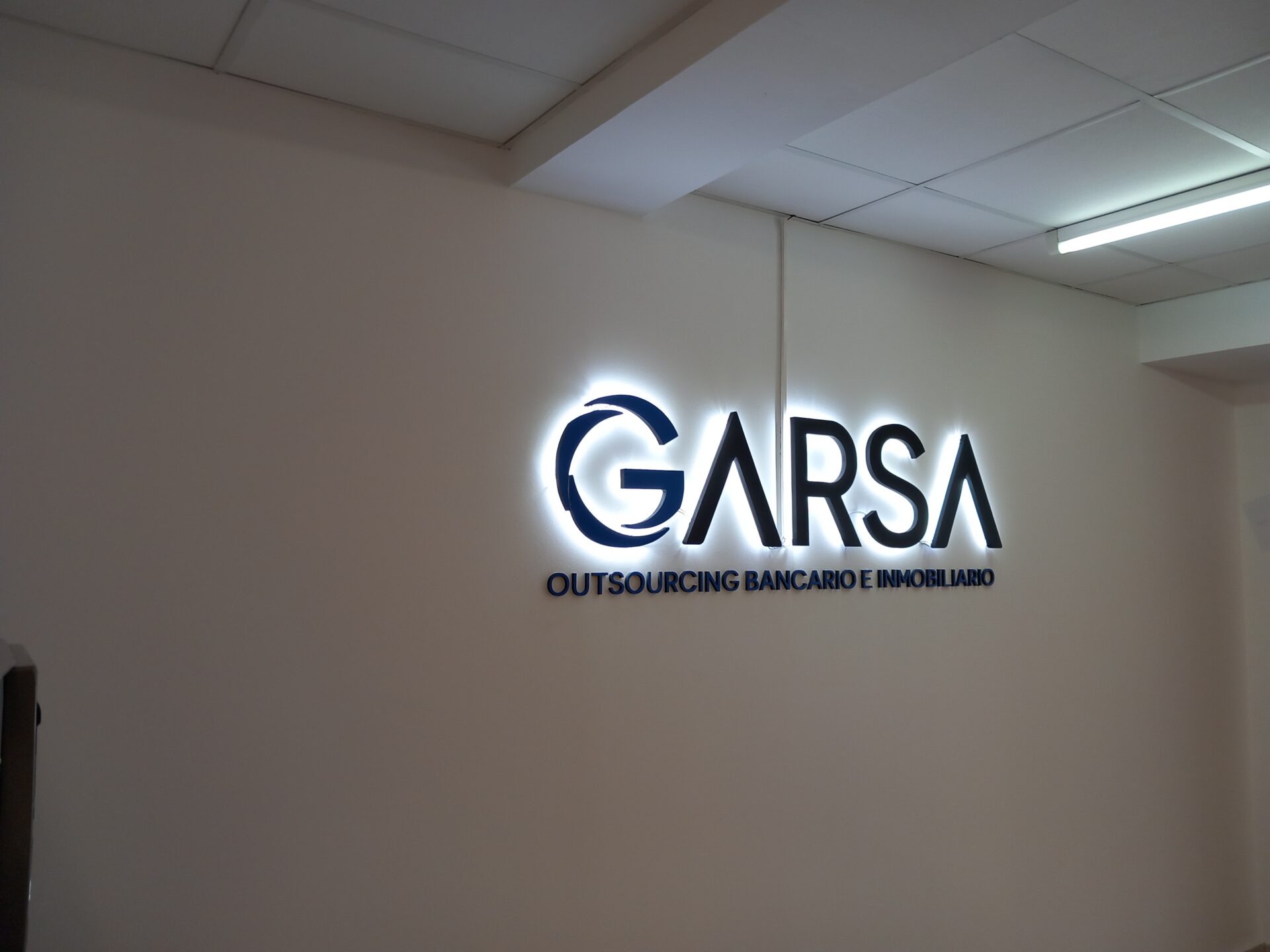 LETRAS CORPÓREAS PVC RETROILUMINADAS