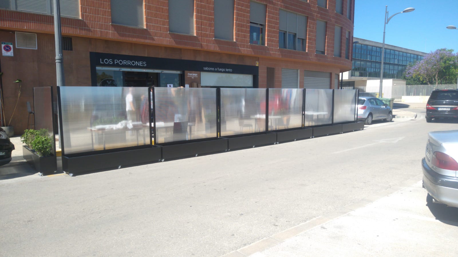 SEPARADORES TERRAZA CON MACETERO