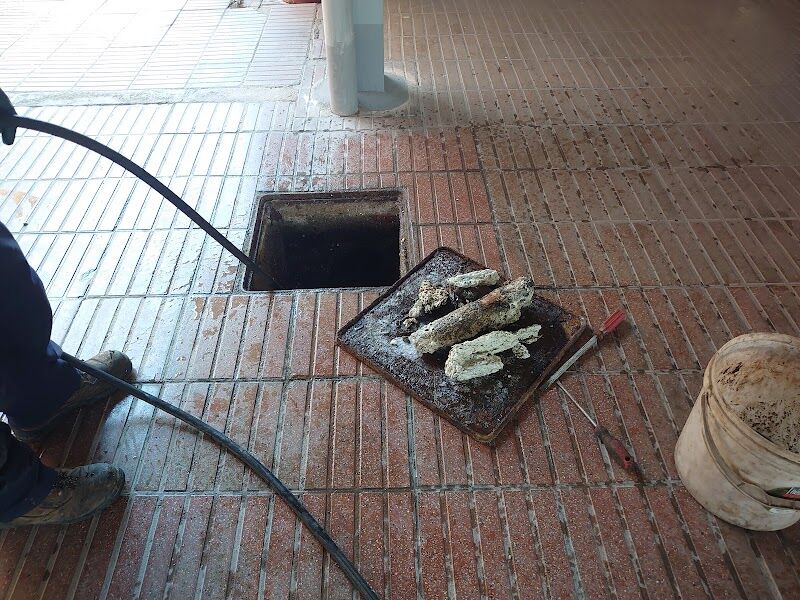 Imagen de Cubas J.garcía, Desatascos 24 Horas Castelldefels